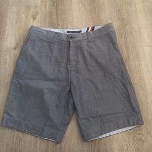 TOMMY HILFIGER 9 " CHAMBRAY SHORTS MENS SIZE 34